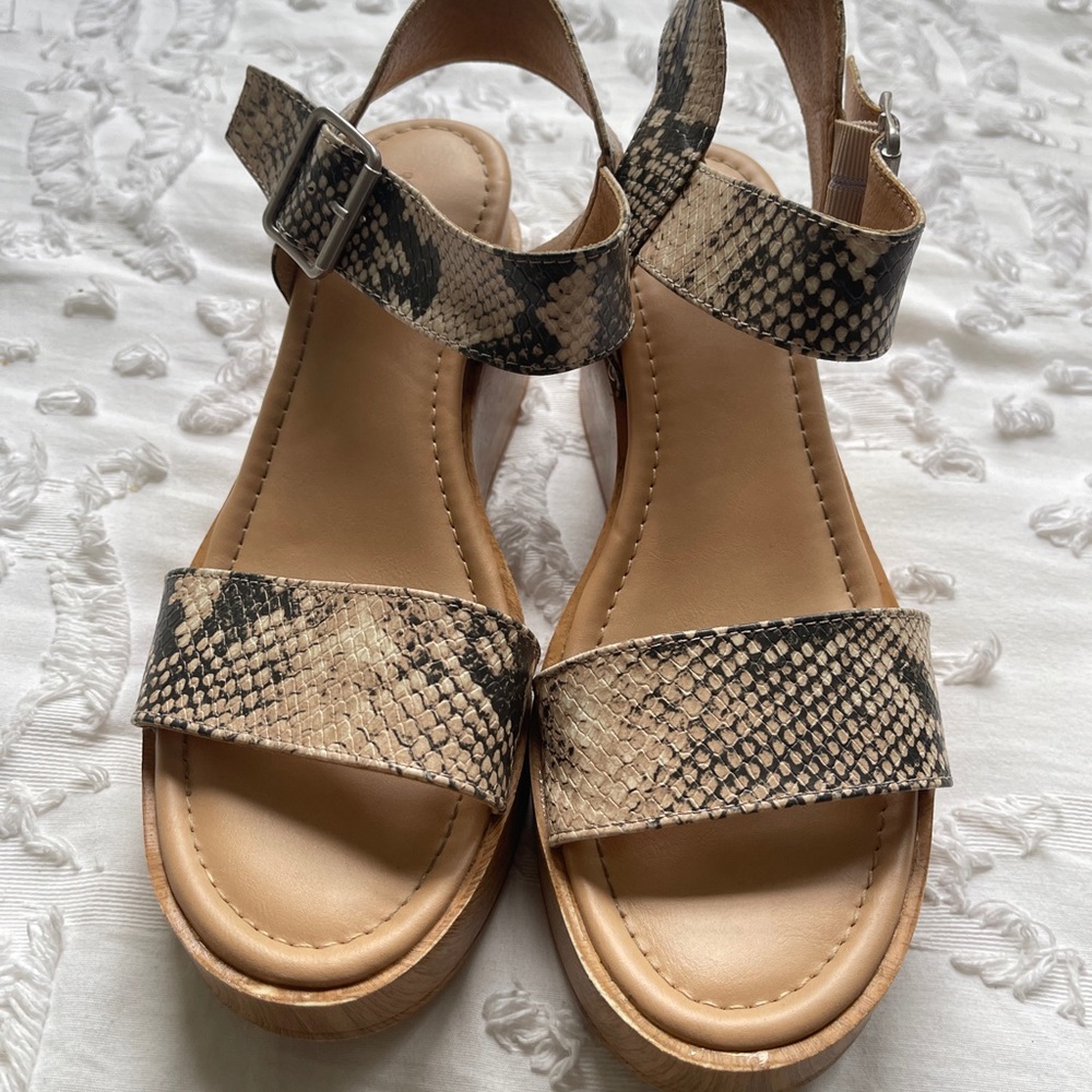 Snakeskin Strappy Platform Sandals
